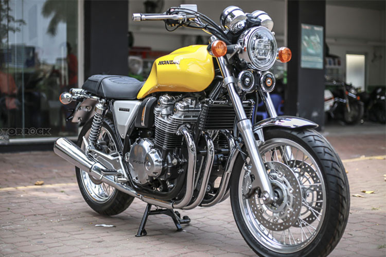 Hiện tại ở Việt Nam, Honda CB1100 là một dòng xe khá được ưa chuộng, đã xuất hiện ở cả 2 phiên bản CB1100 và CB1100EX bởi một số đại lý nhập khẩu tư nhân. Mẫu xe Honda CB1100 EX bản 2018 nâng cấp mới này không có gì thay đổi so với trước, nó vẫn được coi là "hậu duệ" trực tiếp của huyền thoại Honda CB750 Four năm xưa.