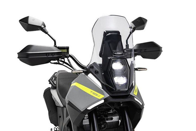 Chiếc xe adventure Morbidelli T125X 2025 "bé hạt tiêu" này được thiết kế để thu hút những người mới bắt đầu chơi xe đa dụng, hoặc chị em phụ nữ muốn sở hữu một chiếc xe chất lượng nhưng vẫn trong tầm kiểm soát.