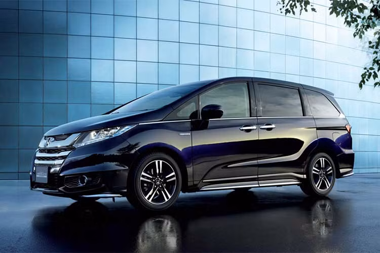 Thế hệ mới nhất của mẫu xe Honda Odyssey đã nhận được không ít cải tiến, từ mức tiêu thụ nhiên liệu, hệ thống thông tin giải trí, khả năng cách âm cho đến tính linh hoạt của nội thất. Ngoài ra, nó cũng được tích hợp đầy đủ các công nghệ kết nối và nâng cao trải nghiệm của người dùng.