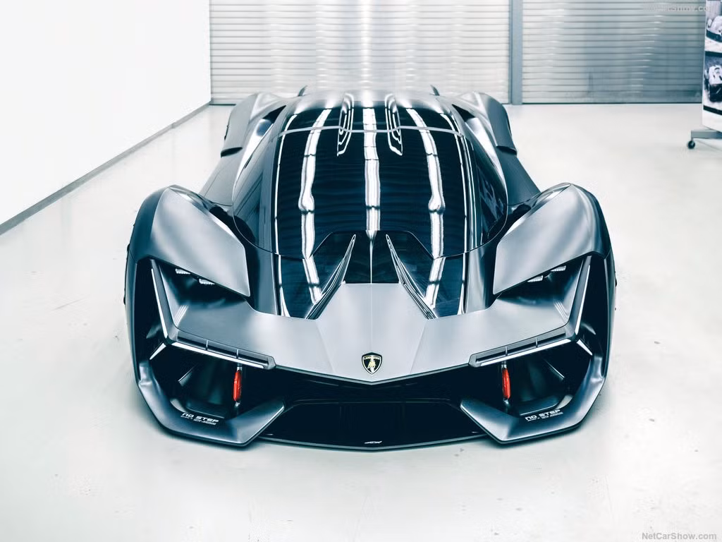 Cảm giác lái cũng là ưu tiên hàng đầu trên Lamborghini Terzo Millennio. Sự đáp ứng của động cơ điện, điều khiển mô-men 4 bánh và hệ thống điều khiển sẽ nâng cao kinh nghiệm người lái. Lamborghini Terzo Millenio phù hợp đi trên xa lộ tương lai. Hiện Lamborghini vẫn trong quá trình nghiên cứu phát triển siêu xe hybrid này.