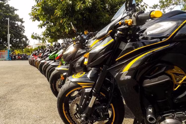 Bên cạnh những chiếc Z1000 thế hệ mới, còn có những cả những phiên bản cũ hơn. 