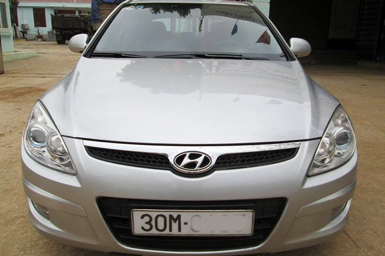 Không chỉ riêng Hyundai i30, hãng xe Hàn Quốc có nhiều mẫu khác thuộc dòng sedan và hatchback cũng chạy máy dầu như Hyundai Sonata, i40. Ngay cả Hyundai i10 và Accent tại thị trường Ấn Độ cũng được trang bị động cơ dầu. Được biết chiếc Hyundai i30 2007 cũ này được chủ nhân đăng ký năm 2008 tại Hà Nội.