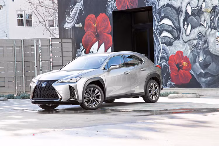 Xe sang Lexus UX thế hệ mới sẽ chính thức chào sân thị trường Mỹ vào tháng 12 với mức giá từ 32.000 USD (tương đương khoảng 744 triệu đồng), chưa bao gồm phí vận chuyển 1.025 USD (hơn 20 triẹu đồng).