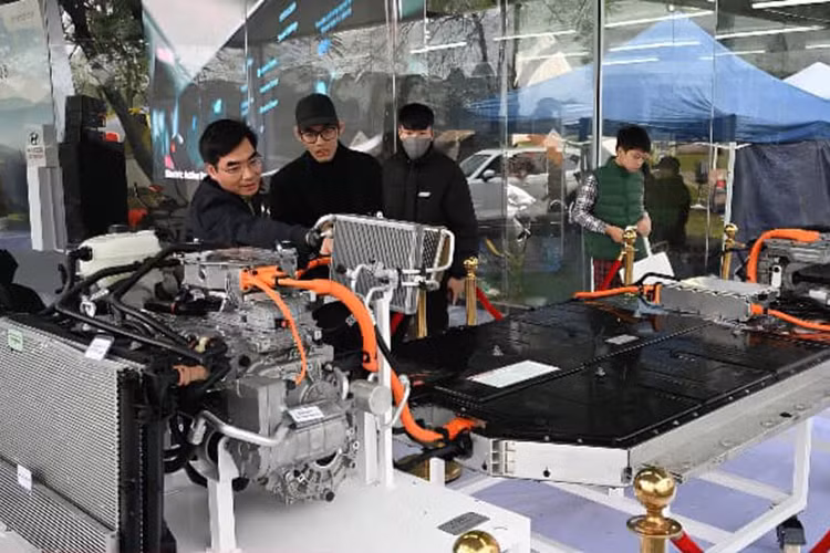 Trien lam Xe dien hoa 2024 dau tien thu hut nguoi tieu dung Viet-Hinh-3