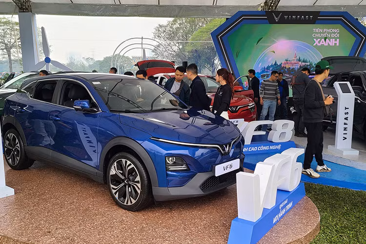 Trien lam Xe dien hoa 2024 dau tien thu hut nguoi tieu dung Viet