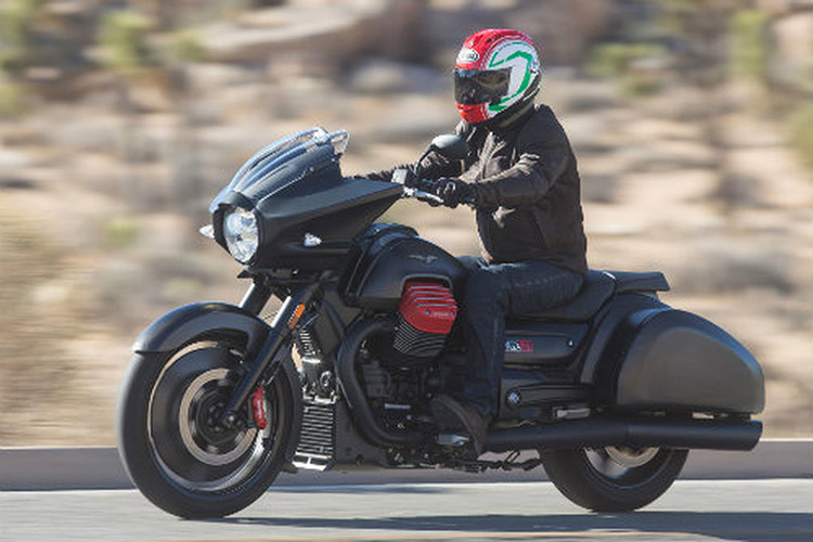 Toàn bộ sức mạnh trên được truyền đến cầu sau thông quá hộp số 6 cấp và trục các-đăng truyền động. Điều khiển sức mạnh của động cơ là hệ thống ga điện tử Magneti Marelli. Trang bị này mang đến cho MGX-21 hệ thống kiểm soát lực kéo 3 cấp độ cùng 3 chế độ vận hành là Veloce, Turismo và Pioggia, đồng nghĩa với Sport, Touring và Rain.