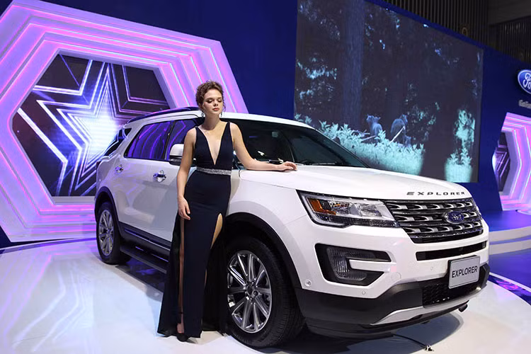 Các dòng xe thể thao đa dụng hạng trung và hạng sang Ford Everest và Ford Explorer được trang bị gói công nghệ đầy đủ nhất trong phân khúc như: Khởi động từ xa, Cửa sau mở tự động thông minh, Hệ thống kiểm soát tốc độ tự động, Sync 3 với hệ thống định vị toàn cầu, Hệ thống kiểm soát khi vào cua, Cảnh báo lệch làn, Cảnh báo điểm mù và xe cắt ngang...