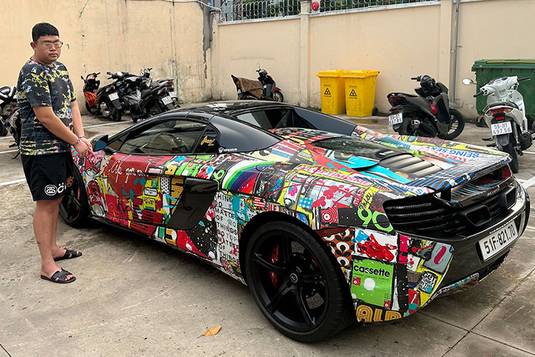 Nổi bật nhất là chiếc McLaren McLaren 650S mà Khanh đã thông tin gian dối hòng lấy được giấy tờ xe của chị H. (người đầu tiên làm đơn tố cáo Khanh). Sau đó, Khanh đưa siêu xe này cùng toàn bộ giấy tờ cho Mohamach Da Pha (là cộng tác viên trong showroom của Khanh) đem cầm với giá 2 tỷ đồng, lãi suất 2%/tháng.