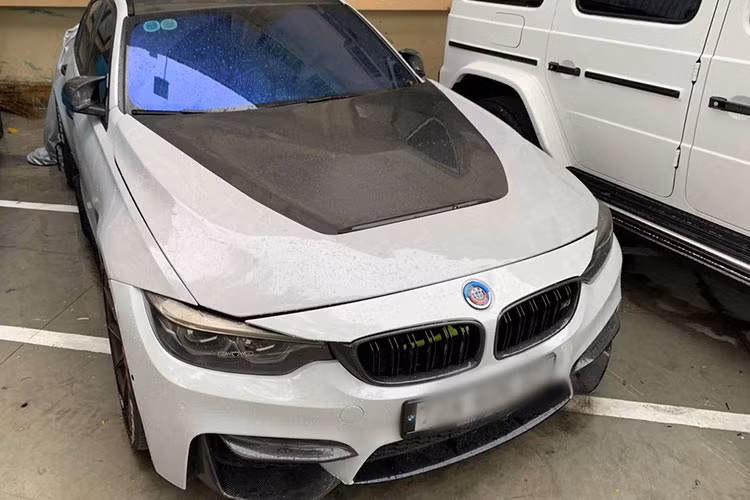 Cũng thuộc diện bị Phan Công Khanh lừa đảo là chiếc xe sang BMW M3 - một phiên bản hiệu năng cao hàng đầu của dòng 3 Series. Giá xe BMW M3 vào khoảng 4 tỷ đồng được tạo ra bởi bộ phận hiệu năng M Performance đầy danh tiếng của BMW.