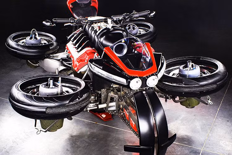 Dù hiện vẫn đang là một mẫu xe thử nghiệm, nhưng những gì mà La Moto Volante làm được thực sự gây ấn tượng. Trong thời gian tới, Lazareth và các nhân viên của mình sẽ tiếp tục hoàn thiện chiếc xe để kịp tham gia tuần triển lãm công nghệ Gitex ở Dubai vào tháng 10 tới. Tại đây, ông sẽ chính thức tiếp nhận đơn đặt hàng và bán xe môtô La Moto Volante với giá 496.000 Euro (tương đương 13 tỷ đồng).