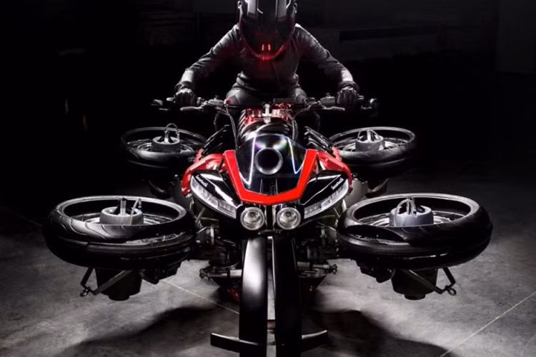 Về thiết kế, La Moto Volante trông tương tự như LM 847 - chiếc môtô 4 bánh với động cơ Maserati V8 470 mã lực trước đó của Lazareth. Nhưng để đem tới cho chiếc xe khả năng bay, Lazareth đã gắn ở mỗi moay-ơ bánh xe một động cơ phản lực Jetcat với vòng tua cực đại 96.000rpm. Để các bánh có thể chuyển từ chế độ bay sang lăn bánh trên đường bằng và ngược lại, ông đã trang bị cho chúng cơ cấu thủy lực đặc biệt.