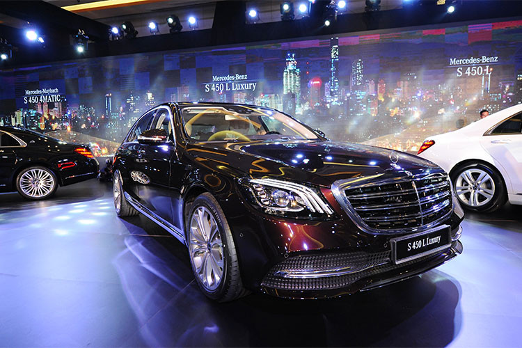 Từng bóng đèn LED của xe được kiểm soát độc lập nhằm tạo ra luồng sáng chính xác, hiệu quả mà không gây chóa cho các phương tiện đi ngược chiều. Tính năng ULTRA RANGE Highbeam giúp tạo ra cường độ ánh sáng siêu mạnh – tương đương 1 lux trong phạm vi 650 m.