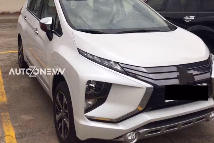 Xpander được thiết kế dựa trên mẫu xe ý tưởng XM Concept, từng ra mắt tại triển lãm ôtô VMS 2017. Phiên bản Xpander sản xuất tại Indonesia có kích thước tổng thể dài x rộng x cao lần lượt là 4.475 x 1.750 x 1.700 mm. Mẫu xe này nổi bật với thiết kế MPV pha trộn phong cách thể thao đa dụng SUV, nhờ có khoảng sáng gầm cao 205 mm.