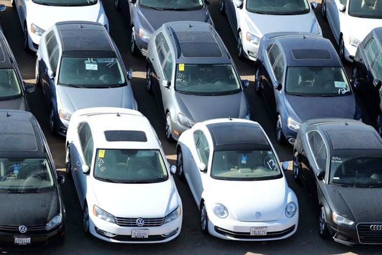 Được biết, ngoài bãi trữ xe ở Victorvill - tập đoàn ôtô Volkswagen cũng có nhiều bãi trữ xe khác tại nhiều bang của Mỹ để "tạm đỗ" những chiếc xe bị thu hồi, như một sân vận động đã thôi sử dụng tại Detroit hay một nhà máy giầy cũ tại Minnesota.