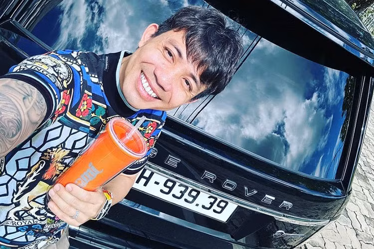 Động cơ kết hợp cùng hộp số tự động 8 cấp, nhờ đó, chiếc xe SUV hạng sang Range Rover SVAutobiography của chủ xe Pagani Huayra có khả năng tăng tốc từ vị trí xuất phát lên 100 km/h chỉ trong thời gian 5,2 giây trước khi đạt tốc độ tối đa lên tới 225 km/h.