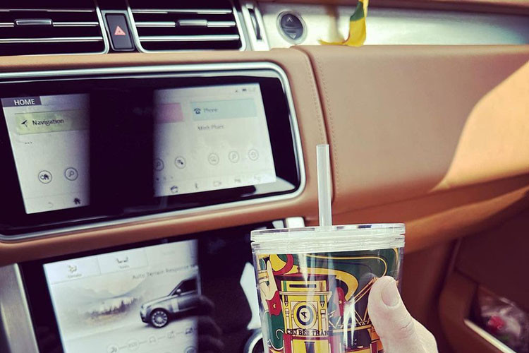 Range Rover SVAutobiography không phải là chiếc xe hiếm hoi vào bộ sưu tập xe của đại gia ngannhf nhựa, trước đó Minh Nhựa đã mua Audi A8L 2022 nhưng bán lại chưa đầy 2 tháng sở hữu, tiếp đến là xe sang Mercedes-Benz S450L Luxury 2022, siêu xe Mercedes-AMG GTR Pro nhưng đã sang tay khi xe vừa về nước và còn đó tin đồn về việc Minh Nhựa đã đặt cọc mua xe McLaren Elva.