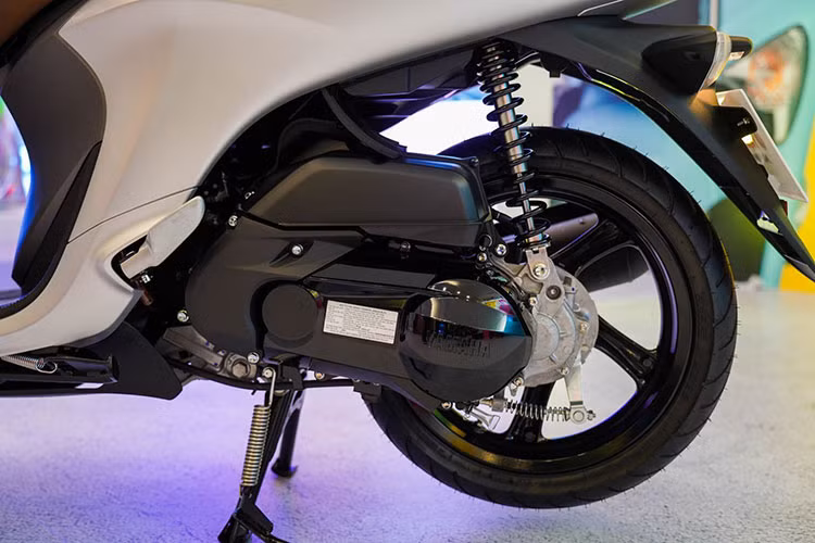 Giá xe Yamaha Janus 2022 được phân phối với 3 phiên bản Tiêu chuẩn, Cao cấp và Giới hạn, mức bán ra chính hãng lần lượt là 28,2 triệu, 31,7 triệu và 32,2 triệu đồng.