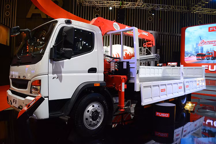 Ngoài ra, chương trình huấn luyện dành cho tài xế cũng đã thu hút hàng trăm tài xế đang sử dụng xe Fuso trên khắp cả nước. Thông qua chương trình này, các tài xế lái xe tải và xe khách không những được đào tạo về cách sử dụng xe sao cho hiệu quả, an toàn, tiết kiệm mà còn được học hỏi, giao lưu, trao đổi kinh nghiệm để đóng góp nhiều hơn trong việc nâng cao chất lượng của ngành vận tải.