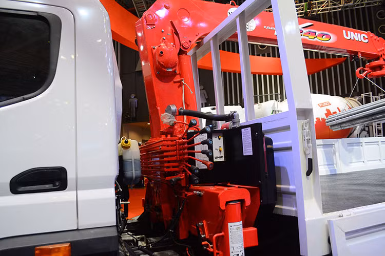 Theo ông Rainer Wurmbach – Tổng Giám đốc Mercedes-Benz Việt Nam, đại diện cho thương hiệu Fuso chia sẻ: “Chủ đề của Fuso tại Triển lãm Ôtô Việt Nam 2017 là “Leading Success – Dẫn lối thành công”. Đây là một thông điệp giúp chúng tôi khẳng định mạnh mẽ hơn cam kết cùng đồng hành với các khách hàng trên mọi nẻo đường".