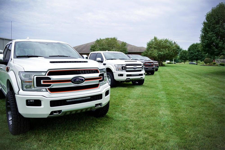 Hãng xe Ford và Harley-Davidson từng cùng nhau tạo ra một phiên bản của mẫu siêu bán tải Ford F-150 đặc biệt cách đây hơn 10 năm. Dù sau đó nó đã ngừng sản xuất nhưng đó vẫn là một trong những mẫu xe vô cùng đáng nhớ của nền công nghiệp ôtô và môtô Mỹ.