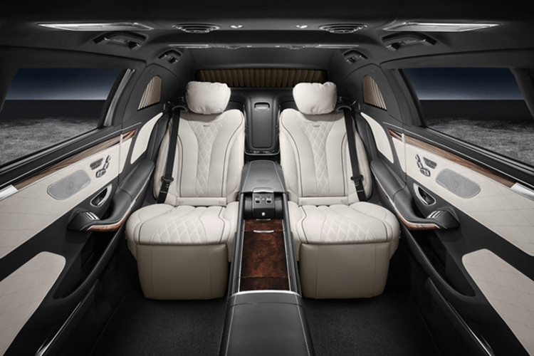 Trong đoàn xe Mercedes hiện nay của Triều Tiên có cả model từ những năm 90. Ông Kim không dùng mẫu xe cũ, chúng được chuyển cho các quan chức cấp cao khi cần đi ngoại giao. Hiện chưa rõ đội xe sang Mercedes này gồm bao nhiêu chiếc. Ít nhất theo quan sát của giới chuyên môn, ông Kim đã tậu và dùng hai chiếc S600 từ năm 2009.