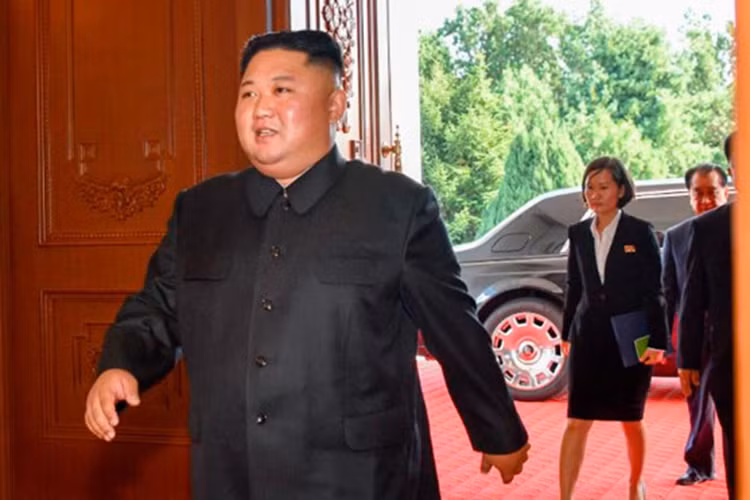 Thực tế, đây là S600 thường nhưng được một công ty không rõ tên tuổi ở Bắc Mỹ bọc giáp rồi chuyển về Triều Tiên. Lô S600 thứ ba thậm chí không phải bản Pullman của S-class. Chúng đã được bên thứ ba chỉnh sửa (độ) theo yêu cầu từ Triều Tiên. Vẫn theo nhóm điều tra trên, năm 2016 ít nhất hai chiếc S600 nữa đã được cá nhân hóa tại Mỹ đưa về.