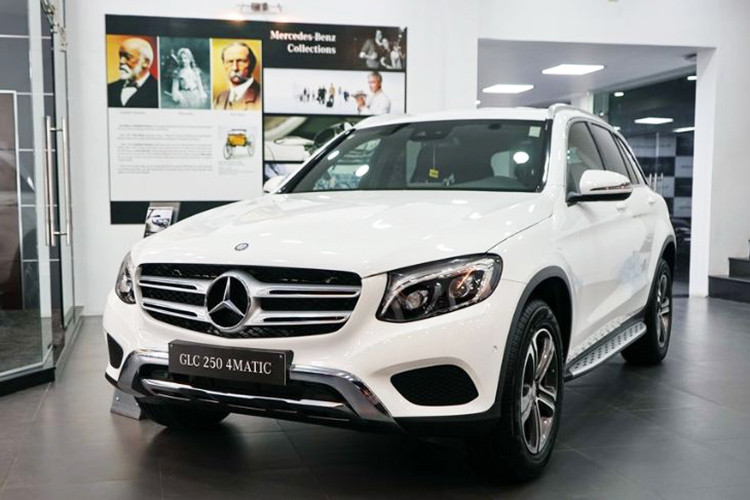 Giá xe Mercedes-Benz GLC 250 4Matic chính hãng tại Việt Nam hiện tại đang được bán ra là 1,989 tỷ đồng. Việc chọn mua SUV hạng sang Mercedes-Benz GLC 250 4Matic cũng giúp Ưng Hoàng Phúc vào danh sách các thành viên trong câu lạc bộ người nổi tiếng sở hữu xe sang Mercedes-Benz tại Việt Nam.