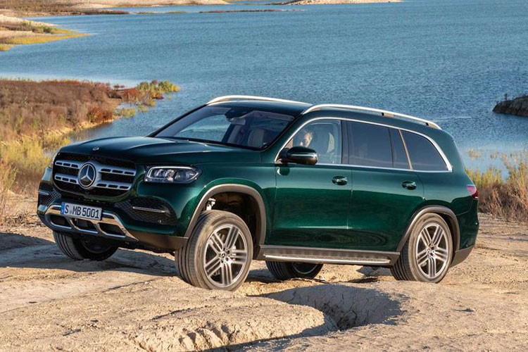 Mercedes-Benz GLS 580 mới cũng có khả năng tùy biến đa dạng, dễ dàng đẩy giá bán của chiếc SUV cao cấp lên mức cao ngất ngưởng. Các phiên bản GLS thông thường đã được lên kế hoạch phân phối tới các đại lý ở Mỹ vào cuối năm nay, trong khi bản AMG và có thể là cả một bản Maybach dự kiến sẽ được tung ra thị trường vào năm 2020.