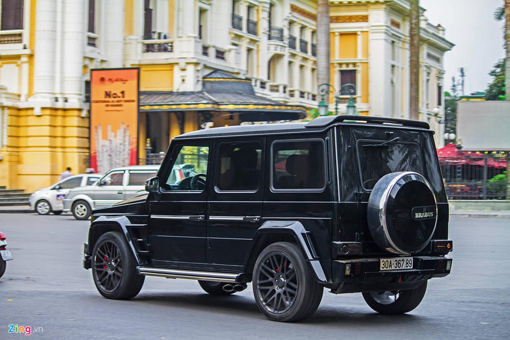 Cuối tuần qua, khu vực gần khách sạn Metropole - địa điểm được mệnh danh là "thánh địa siêu xe Hà Nội" - xuất hiện khá nhiều mẫu SUV danh tiếng, trong khi siêu xe thể thao xuất hiện khá ít.