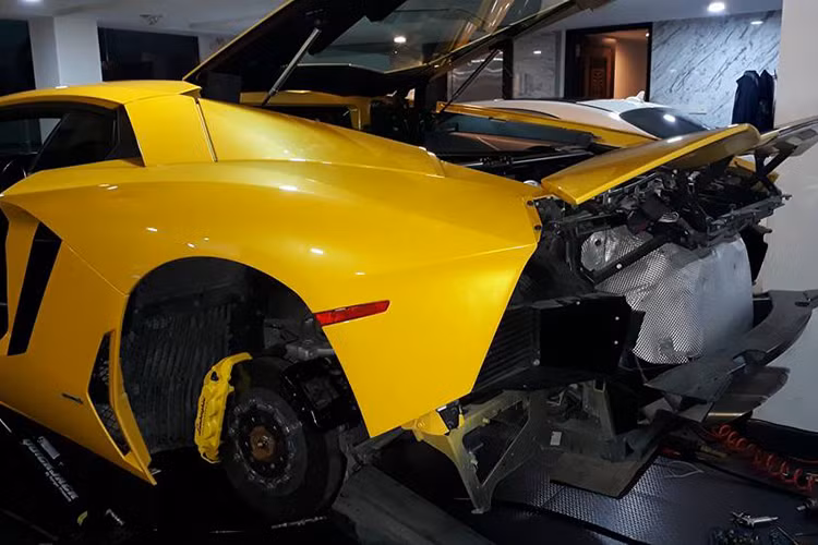 Trong đó, ống xả độ của IPE được cho "bơm" thêm 19,8 "con ngựa" ở công suất dộng cơ lên mức gần 720 mã lực, ngoài ra, ống xả độ này còn giúp mô-men xoắn cực đại của siêu xe Lamborghini Aventador tăng thêm 42 Nm lên mức 732Nm.