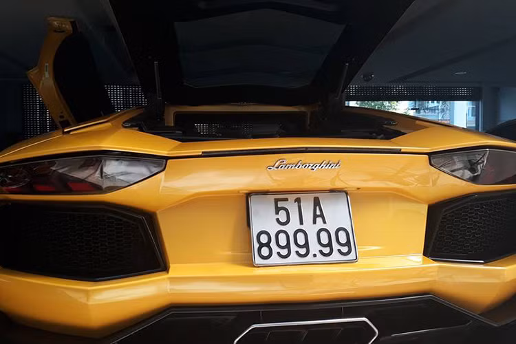 Cụ thể loại ống xả mới này được chủ nhân trang bị cho chiếc Lamborghini Aventador là pô độ của hãng IPE. Như vậy, đây là chiếc Lamborghini thứ 4 tại Việt Nam được trang bị ống xả độ làm từ chất liệu titanium của IPE.