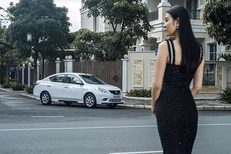 Như vậy, sau khi áp dụng mức giá mới, mẫu xe sedan Nissan Sunny hiện chỉ nhỉnh hơn các mẫu xe ở phân khúc hạng A giá rẻ như; Kia Morning, Hyundai Gand i10, Chevrolet Spark... không đáng kể nhưng lại được trang bị tốt hơn, "sang chảnh" và đẳng cấp hơn rất nhiều.