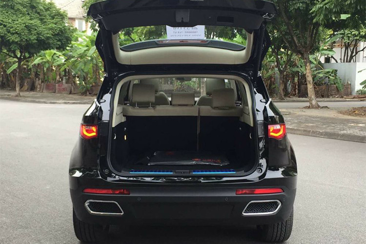 Ưu điểm của mẫu xe Zoyte Z8 mới này ngoài kích thước lớn, nội thất rộng còn đến từ cụm động cơ 2.0L Turbo sản sinh công suất tối đa 188 mã lực tại 5.000 vòng/phút, mô-men xoắn cực đại 250Nm tại 2.400 – 4.400 vòng/phút. Hộp số là loại tự động 8 cấp. Mức công suất tương đối khá so với phân khúc xe Crossover 5 chỗ hiện nay.