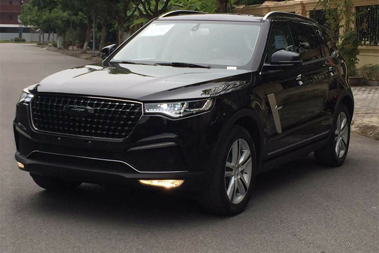 Đầu 2018, mẫu SUV 5 chỗ đến từ Trung Quốc có tên Zotye Z8 bản 2018 với thiết kế hiện đại như Range Rover, trang bị tiện nghi đã được đưa về Việt Nam theo diện nhập khẩu chính hãng. Theo giới chuyên gia nhận định, đây sẽ là mẫu xe cạnh tranh trực tiếp với Honda CR-V hay Mazda CX-5 mặc dù giá bán của nó chỉ từ 725 triệu đồng.