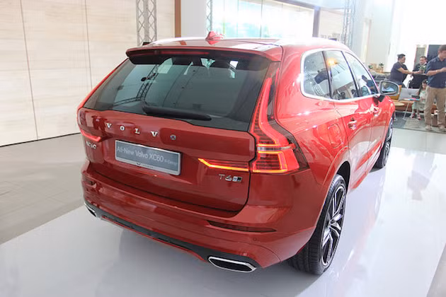 Động cơ xe là loại tăng áp 2.0L, công suất tối đa 320 mã lực tại vòng tua máy 5.700 vòng/phút và mô-men xoắn cực đại 400 Nm trong dải 2.200-4.500 vòng/phút, đi kèm hệ dẫn động 4 bánh chủ động toàn thời gian.