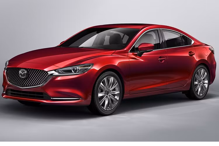 Bỏ ra số tiền này, khách hàng Mỹ sẽ nhận về Mazda6 2018 bản Sport tiêu chuẩn với những trang bị như điều hòa không khí tự động 2 vùng, mở cửa/khởi động máy không cần chìa khóa, hệ thống thông tin giải trí, kết nối Bluetooth, camera lùi, kiểm soát hành trình và dàn âm thanh 6 loa.