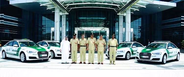 Chan sieu xe – canh sat Dubai 