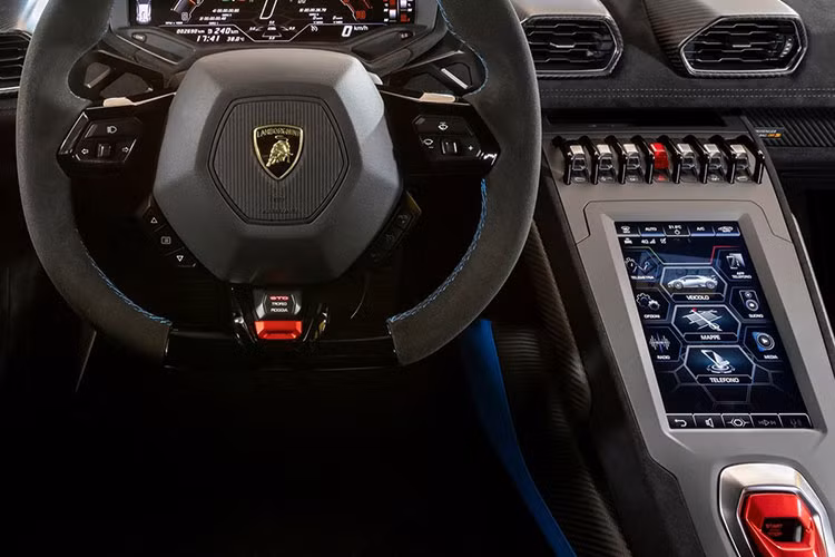 Hiện tại, đã có 2 chiếc siêu xe Lamborghini Huracan STO được đồn đoán sắp xuất hiện tại dải đất hình chữ S, trong đó, 1 nữ đại gia cùng chồng kinh doanh lan đột biến ở Hóc Môn cho biết, chiếc xe Lamborghini Huracan STO của họ sẽ về Việt Nam vào tháng 12 với mức giá bán vẫn là 1 ẩn số.