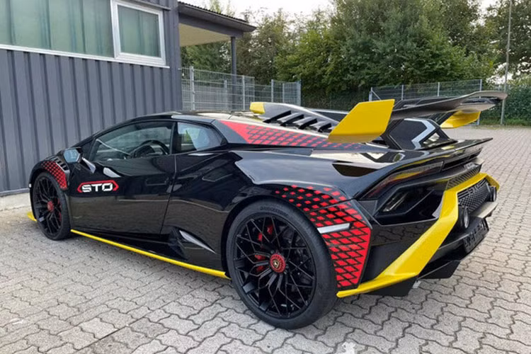 Khác với các dòng siêu xe Lamborghini Huracan còn lại, phiên bản Lamborghini Huracan STO được hãng siêu xe Ý thông tin đến truyền thông sẽ có 3 chế độ lái mới cho hệ thống ANIMA bao gồm STO, Trofeo và Pioggia sẽ mang đến những trải nghiệm rất thú vị.