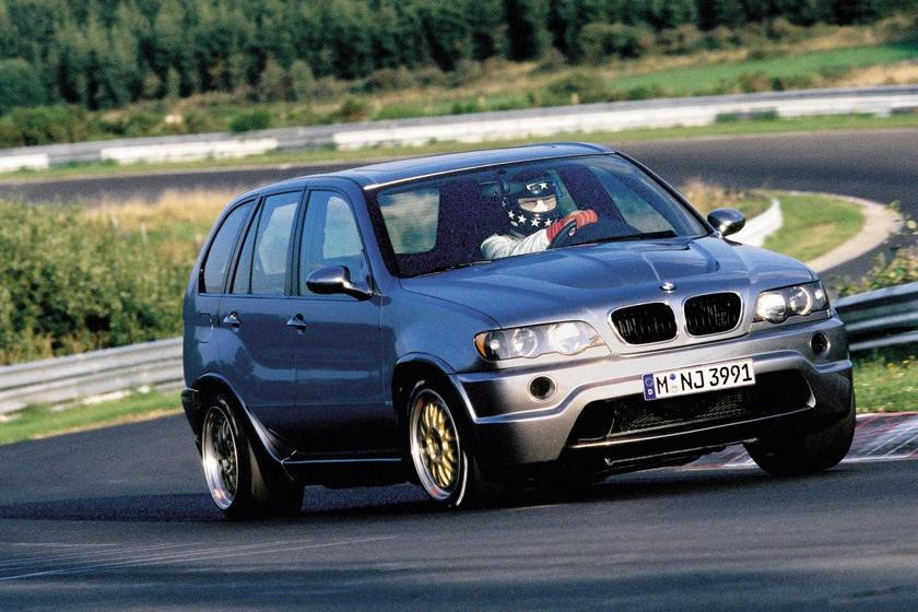 BMW X5 được ra đời từ những năm 2000, nhưng ít ai biết đến một biến thể của chiếc xe này với tên gọi BMW X5 LM. Động cơ 6.0L nguyên bản được thay thế bằng loại V12 LMR. Mẫu xe này từng lập kỷ lục tại trường đua "Địa ngục xanh" Nurburgring, Đức với thời gian hoàn thành một vòng đua chỉ mất 7 phút 50 giây.