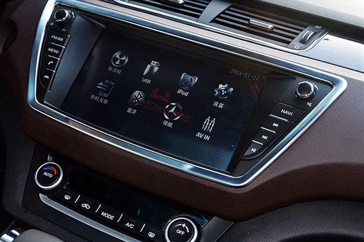 Không chỉ là bản nâng cấp nhẹ (facelift) thông thường, thương hiệu xe Trung Quốc Landwind cũng đã bổ sung thêm tùy chọn động cơ tăng áp dung tích 1,5L cho X7 phiên bản 2018. Động cơ mới này sẽ sở hữu sức mạnh 160 mã lực được kết hợp cùng hộp số tự động 8 cấp mới.