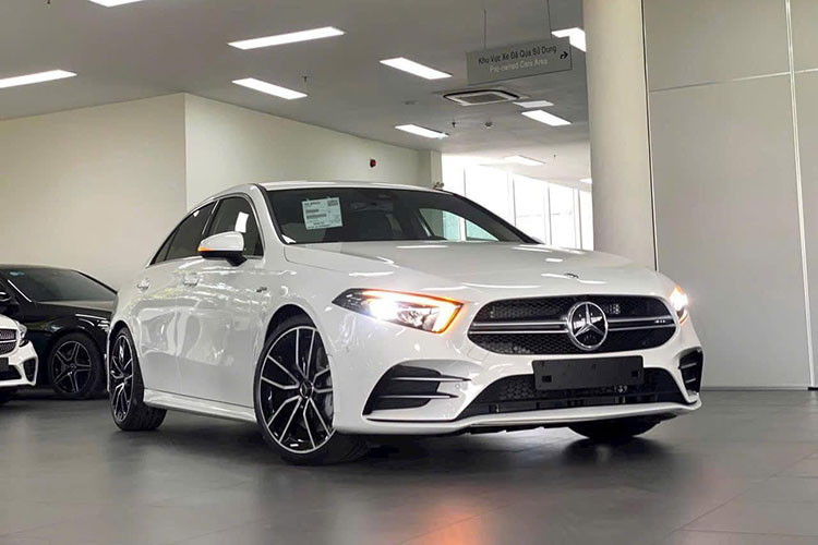 Trước đó, mức giá xe Mercedes-AMG A35 chính hãng tại Việt Nam từng niêm yết lên tới 2,259 tỷ đồng, đồng nghĩa với việc khách hàng hiện có thể tiết kiệm hơn 770 triệu đồng khi mua xe.