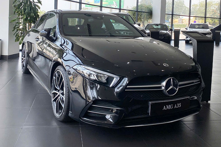 Về công nghệ an toàn, A35 không được trang bị gói hỗ trợ lái ADAS tiên tiến như một số đối thủ. Xe chỉ có camera lùi, cảm biến va chạm xung quanh và tính năng hỗ trợ lùi chuồng tự động.