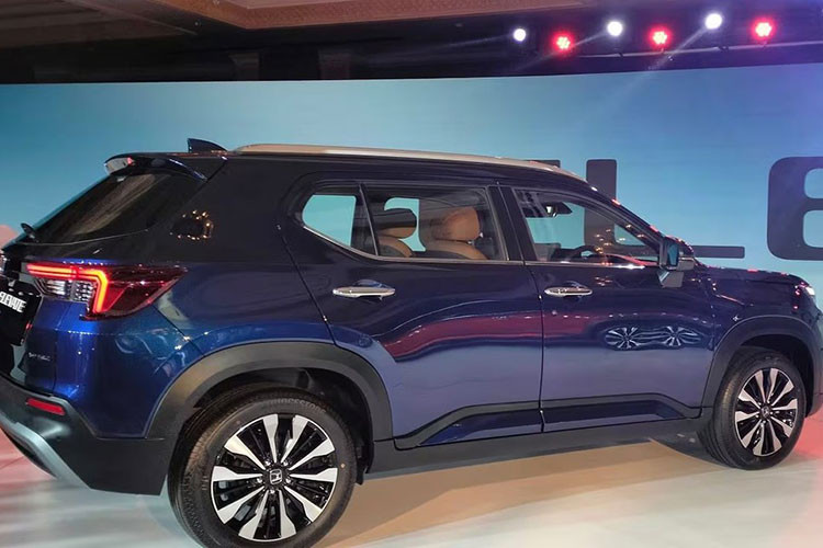 Xe cũng có gói an toàn chủ động Honda Sensing, bao gồm những tính năng như phanh giảm thiểu va chạm, hệ thống cảnh báo lệch làn đường, hệ thống kiểm soát hành trình thích ứng, hỗ trợ giữ làn đường và hỗ trợ đèn pha tự động. Đây sẽ là lợi thế cạnh tranh với các đối thủ vì các mẫu SUV cỡ B tại Ấn Độ hiện chưa có công nghệ an toàn chủ động ADAS. 