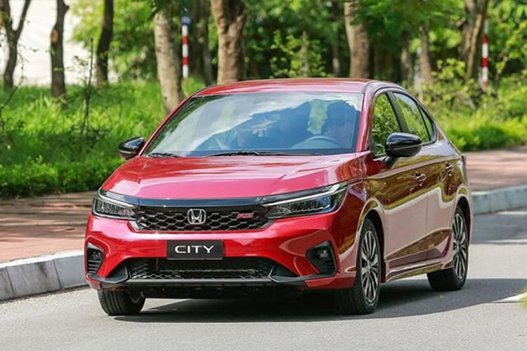  Honda City: 743 chiếc Giữ nguyên vị trí thứ 6, Honda City bán ra 743 chiếc trong tháng 2, tăng 30,8% so với tháng trước và tăng 16,1% so với tháng 2/2024. Doanh số luỹ kế của City trong năm 2025 là 1.311 chiếc, tăng 16,9% so với cùng kỳ năm trước.
