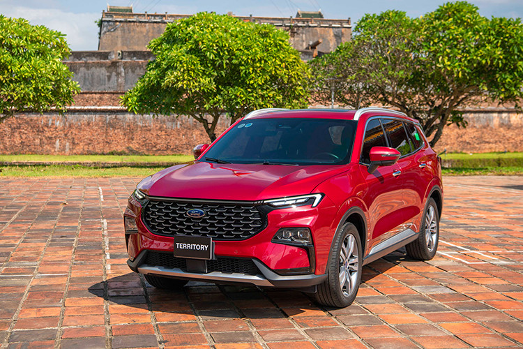  Ford Territory: 464 chiếc Ford Territory đã giảm 3 bậc trong top 10, xuống vị trí thứ 7. Lượng bán ra của Territory trong tháng 2 vừa qua đạt 464 chiếc, giảm 33,7% so với tháng trước nhưng tăng mạnh 111% so với tháng 2/2024. Tổng cộng 2 tháng đầu năm, có 1.164 chiếc Territory được Ford Việt Nam bán ra thị trường, tăng 9% so với cùng kỳ. 