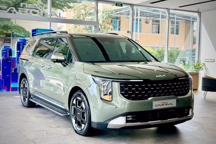  KIA Carnival: 451 chiếc Lần gần nhất KIA Carnival đứng chân trong top 10 xe bán chạy đã là từ tháng 9/2024. Lần trở lại này vào tháng 2/2025, Carnival đạt doanh số 451 chiếc, tăng 40,5% so với tháng trước và tăng 68,3% so với tháng 2/2024. Cộng dồn 2 tháng đầu năm, KIA Carnival bán ra 772 chiếc, tăng 27,2% so với cùng kỳ năm 2024. 