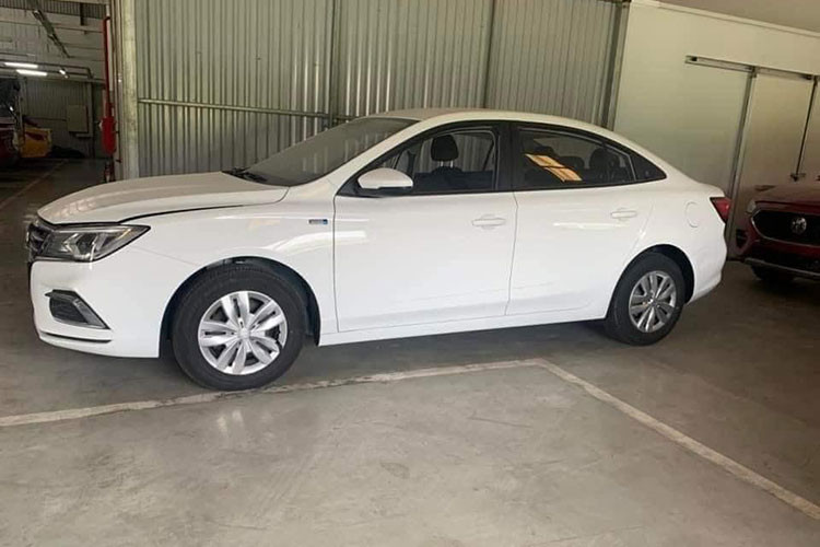 Tuy nhiên, để xả hàng tồn cũng như kích cầu tiêu dùng trong tháng Ngâu, phía đại lý đang áp dụng chương trình ưu đãi giảm giá sâu dành cho khách hàng mua xe MG5 trong tháng "ngâu" này. Theo đó, với mức giảm từ 120 - 125 triệu đồng, giá xe MG5 trở về ngưỡng vô cùng hấp dẫn.