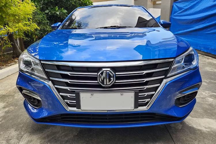 Đồng thời, những hình ảnh đầu tiên của MG5 MT tại Việt Nam cũng đã được lan truyền. Qua đó, có thể thấy mẫu xe này thuộc MG5 thế hệ cũ, đã ra mắt thị trường Trung Quốc từ năm 2020. Mẫu xe này cũng sẽ sở hữu thiết kế hoàn toàn khác biệt so với MG5 hiện đang bán ở Việt Nam. Dự đoán MG5 MT 2023 sẽ có hai phiên bản.