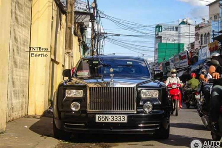 Cũng trong năm 2012, gia đình bà Diệu Hiền lao đao vì sự cố nợ nần. Ngoài nợ ngân hàng, nợ đối tác, công ty của bà Hiền còn nợ cả tiền cá của dân. Theo một nguồn tin, tổng số nợ của công ty Bình An thời điểm đó là rất lớn, trên cả ngàn tỷ đồng.